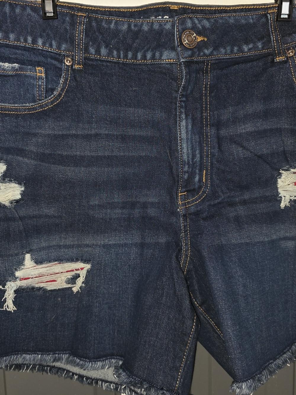 Maurices Dark Blue Distressed Jean Shorts With Red Hankerchief Insert Size 18w